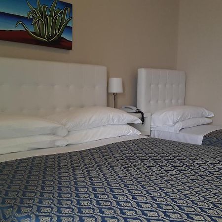 Hotel Lo Scoglio ปอร์โตเชซาเรโอ ภายนอก รูปภาพ