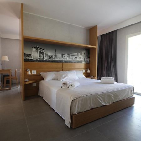 Hotel Lo Scoglio ปอร์โตเชซาเรโอ ภายนอก รูปภาพ