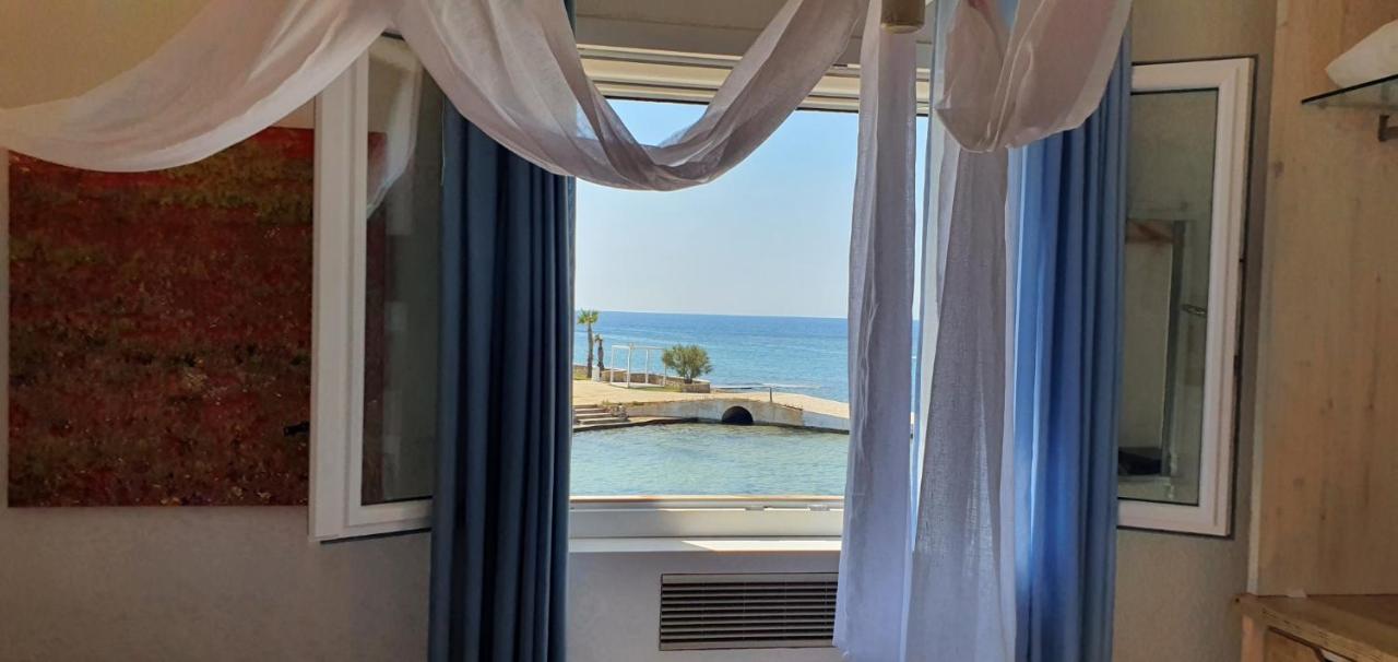 Hotel Lo Scoglio ปอร์โตเชซาเรโอ ภายนอก รูปภาพ