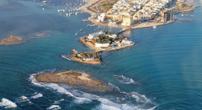 Hotel Lo Scoglio ปอร์โตเชซาเรโอ ภายนอก รูปภาพ