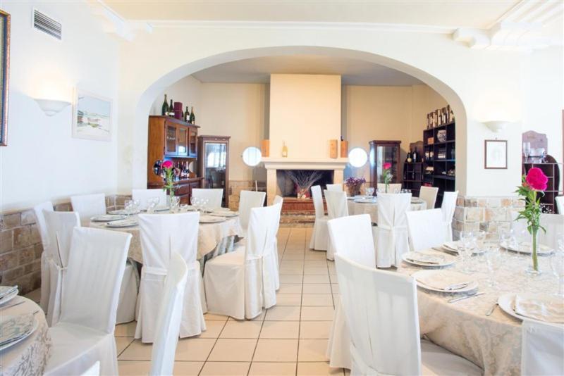 Hotel Lo Scoglio ปอร์โตเชซาเรโอ ภายนอก รูปภาพ
