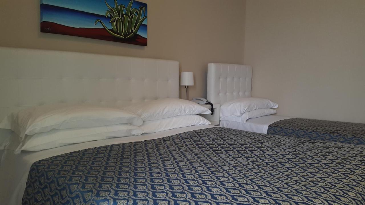 Hotel Lo Scoglio ปอร์โตเชซาเรโอ ภายนอก รูปภาพ