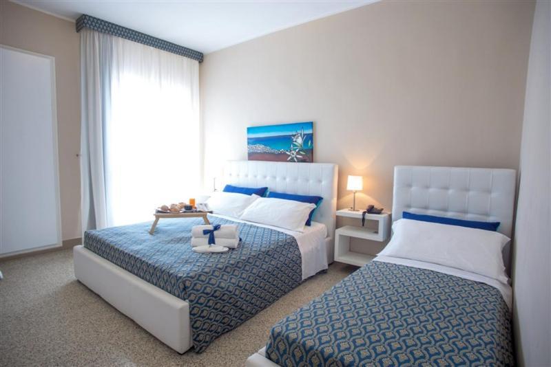 Hotel Lo Scoglio ปอร์โตเชซาเรโอ ภายนอก รูปภาพ