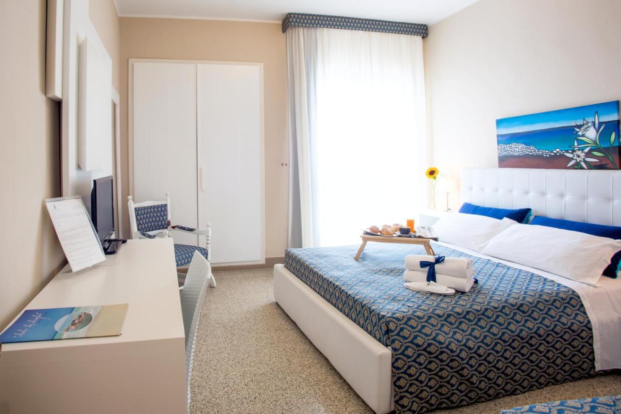 Hotel Lo Scoglio ปอร์โตเชซาเรโอ ภายนอก รูปภาพ