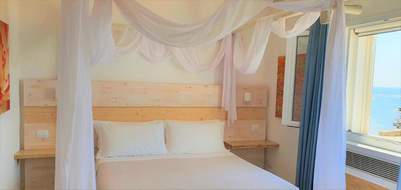 Hotel Lo Scoglio ปอร์โตเชซาเรโอ ภายนอก รูปภาพ