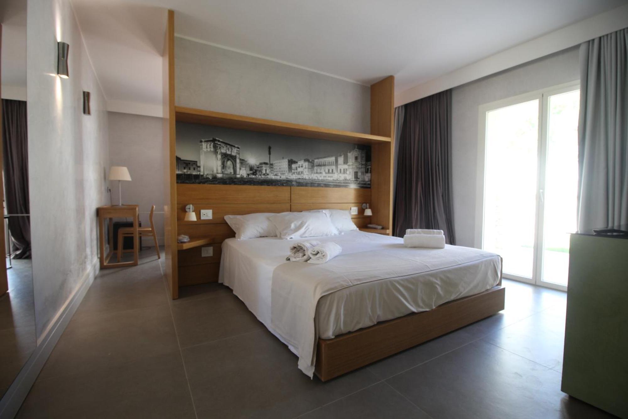 Hotel Lo Scoglio ปอร์โตเชซาเรโอ ภายนอก รูปภาพ