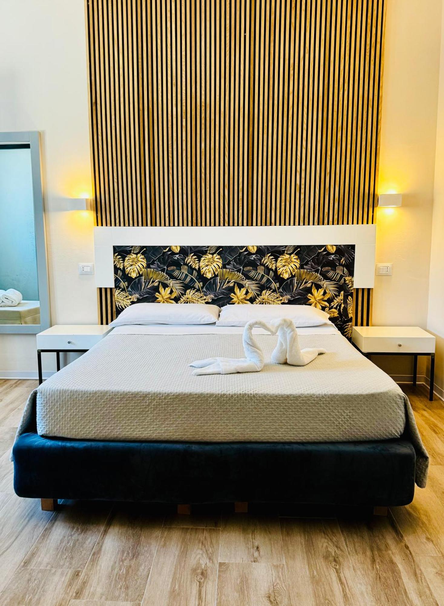 Hotel Lo Scoglio ปอร์โตเชซาเรโอ ภายนอก รูปภาพ